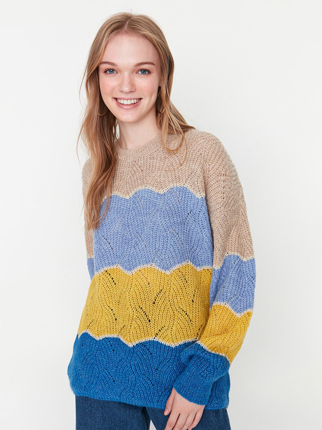 

Trendyol Women Blue & Beige Colourblocked Pullover