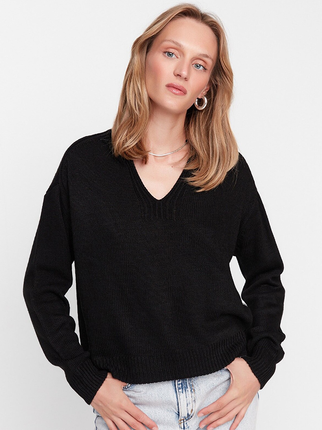 

Trendyol Women Solid Acrylic V-Neck Pullover Sweater, Black