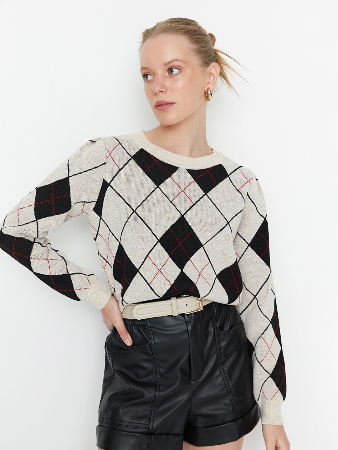 

Trendyol Women Black & Beige Geometric Pullover Sweater