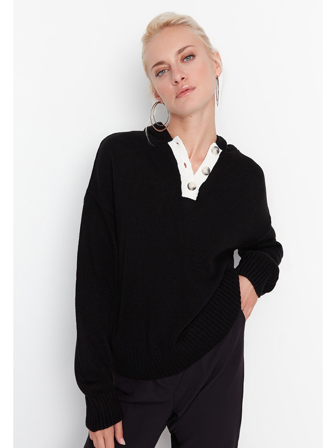 

Trendyol Women Black Hooded Acrylic Pullover Sweater