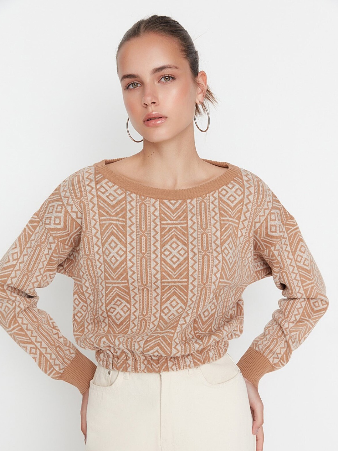 

Trendyol Women Camel Brown Printed Drop Shoulder Sleeves Acrylic Pullover Sweater