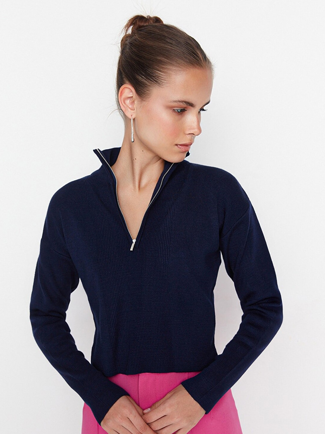 

Trendyol Women Navy Blue Acrylic Sweater