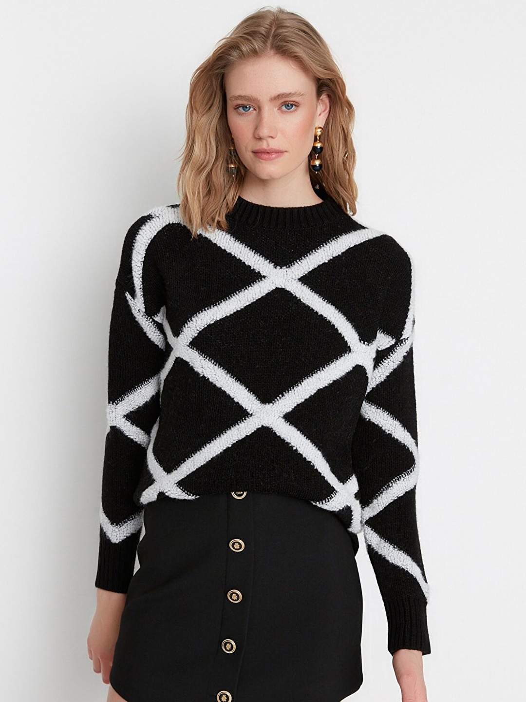 

Trendyol Women Black and White Geometric Pullover Sweater