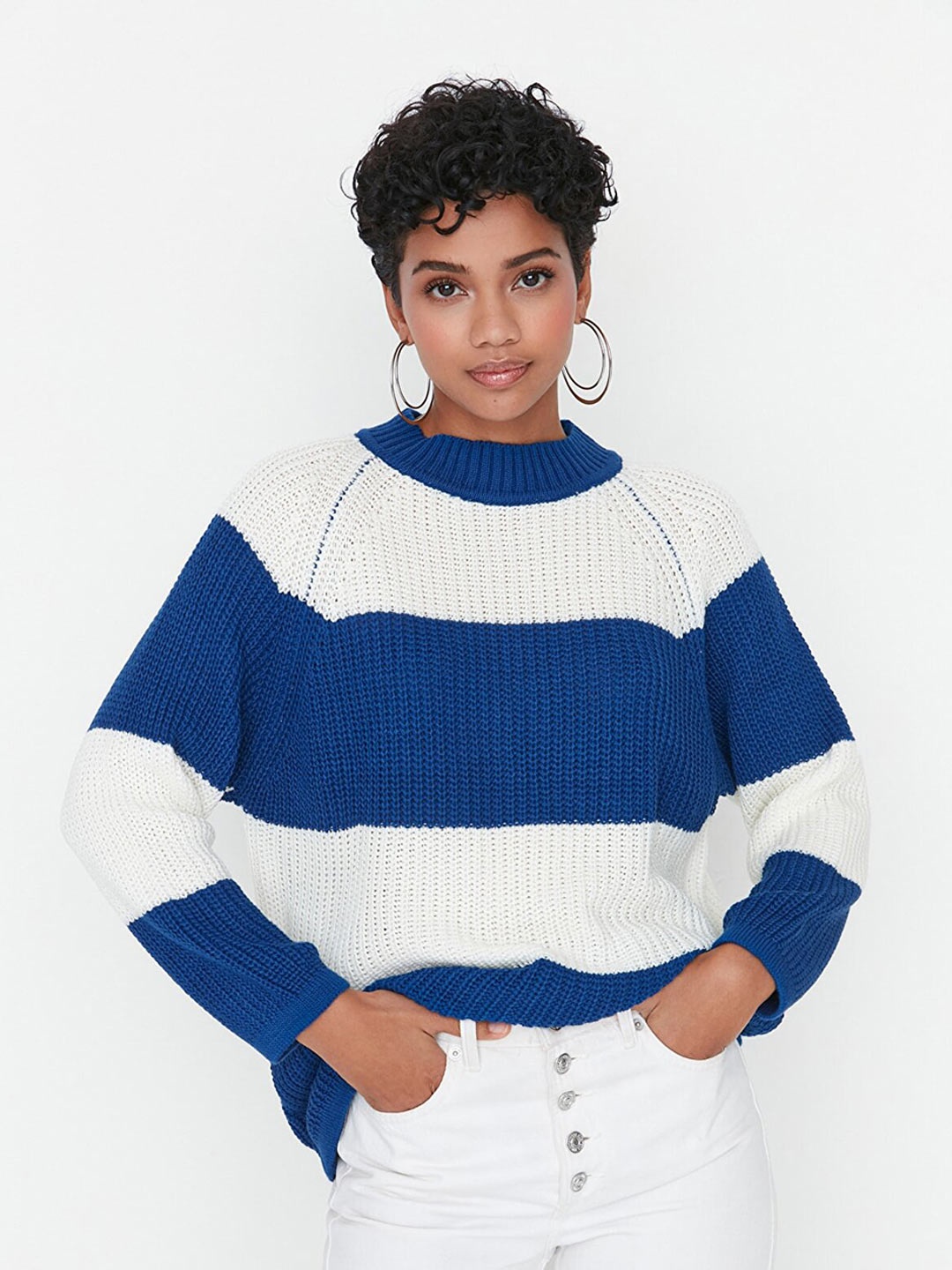 

Trendyol Women Off White & Blue Colourblocked Pullover