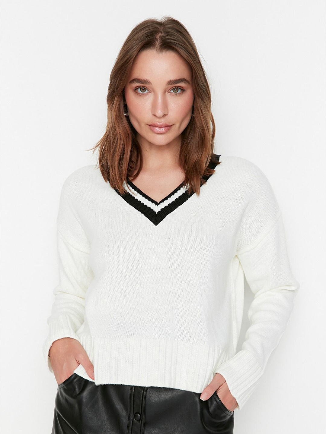 

Trendyol Women Off White & Black Pullover