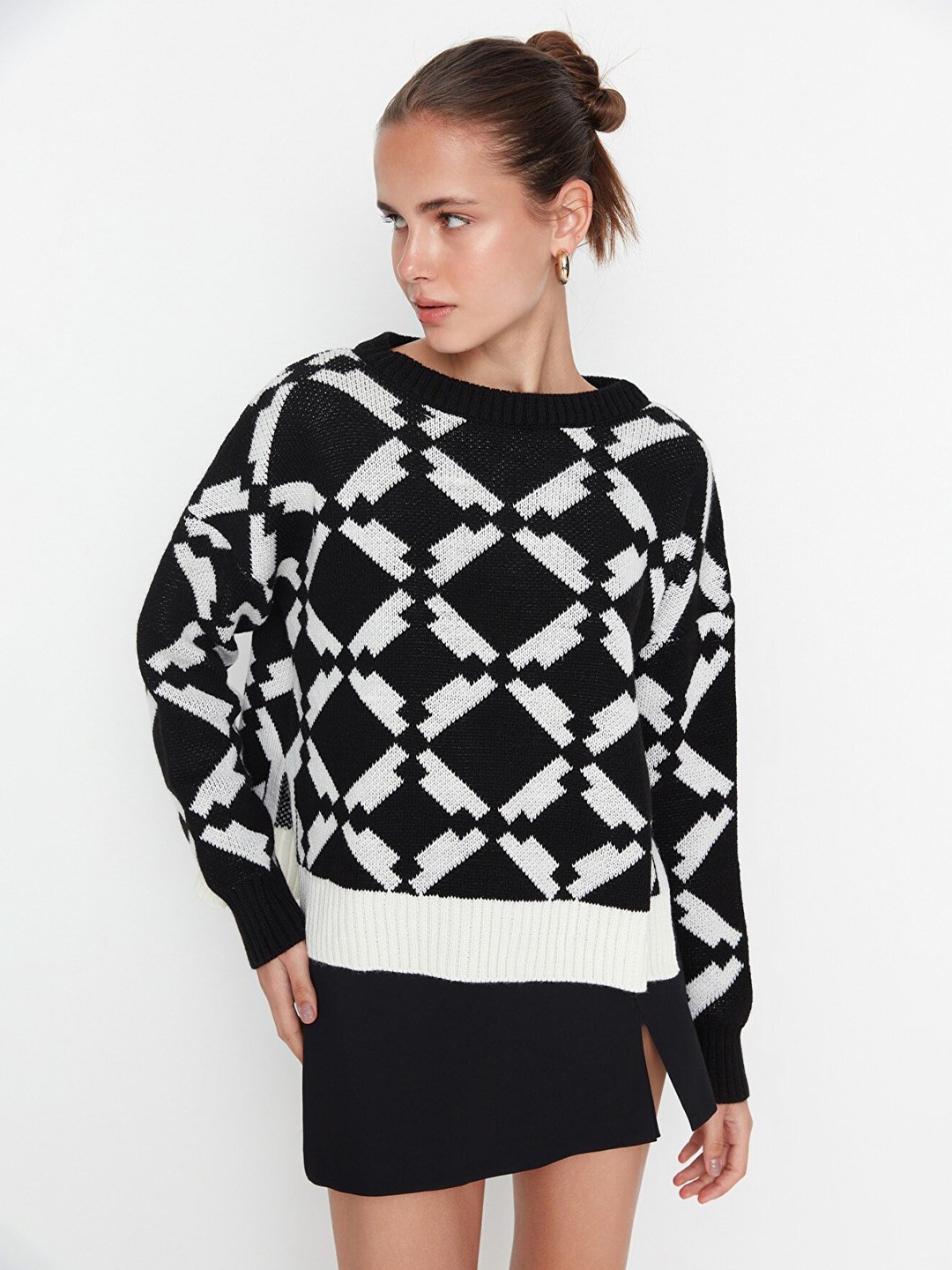

Trendyol Women Black & White Printed Pullover