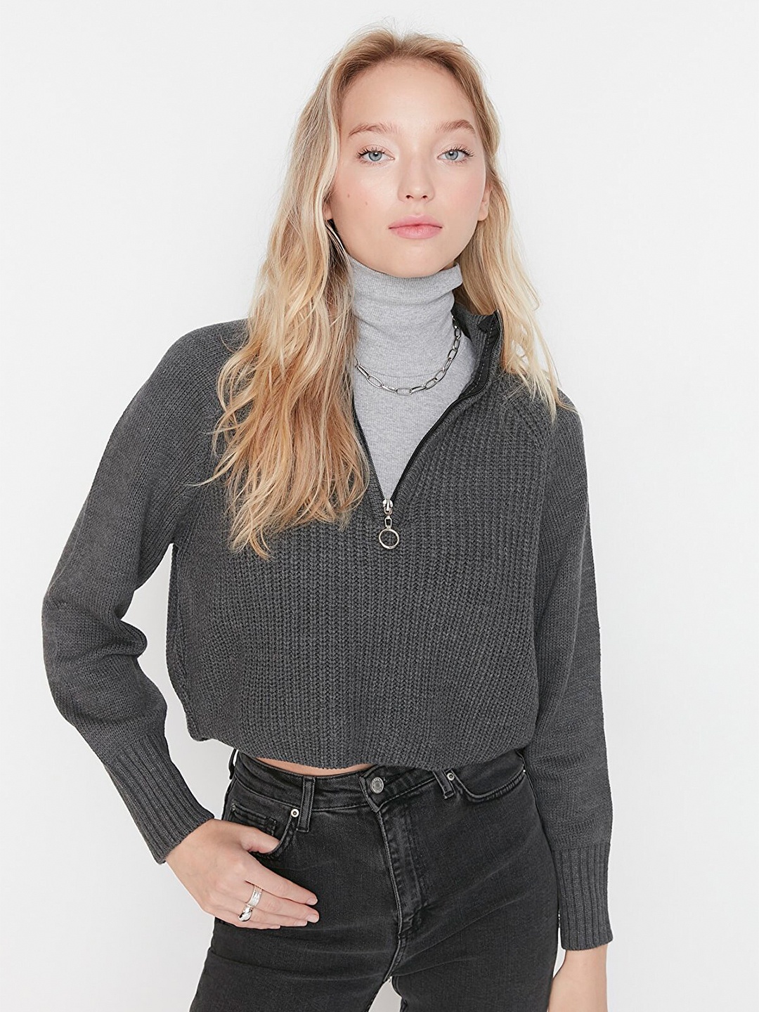 

Trendyol Women Charcoal Ribbed Crop Cardigan