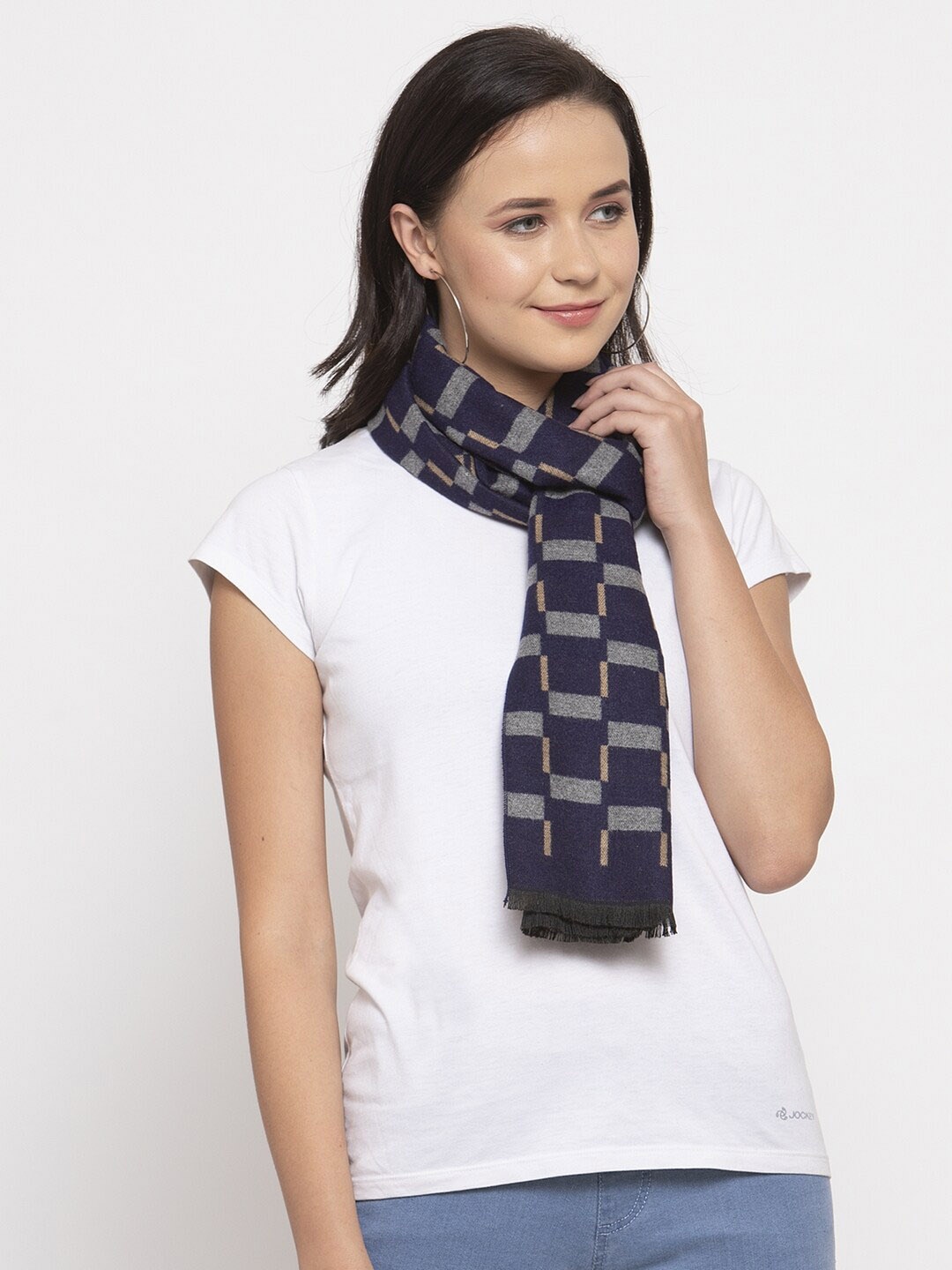 

Calvadoss Women Navy Blue & Grey Checked Acrylic Muffler