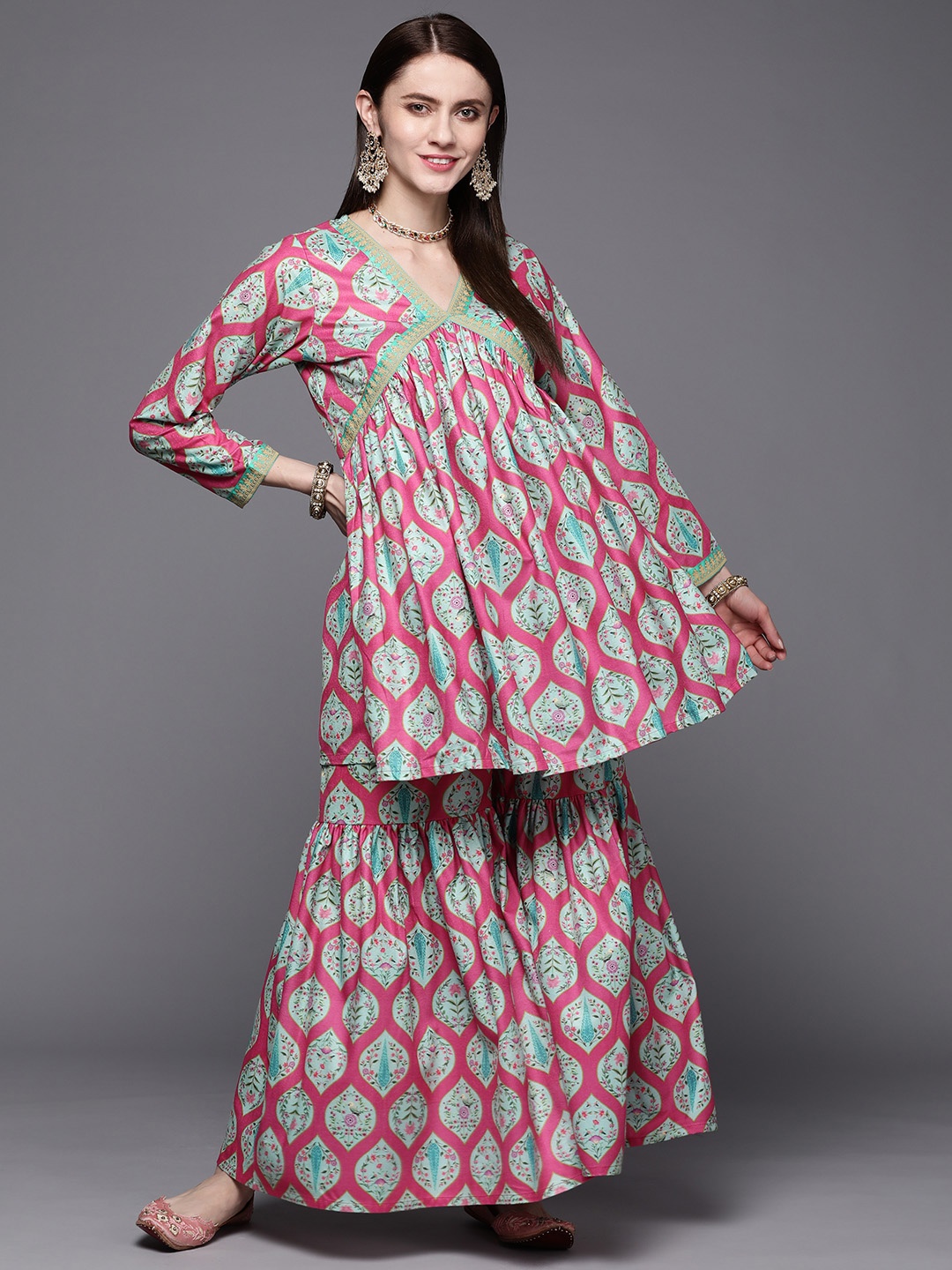 

Ahalyaa Women Pink Ethnic Motifs Velvet Sharara Set