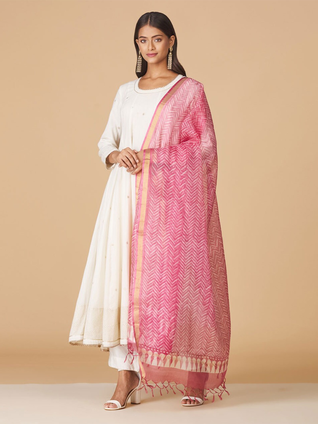 

Fabindia Pink & Gold-Toned Printed Pure Silk Dupatta