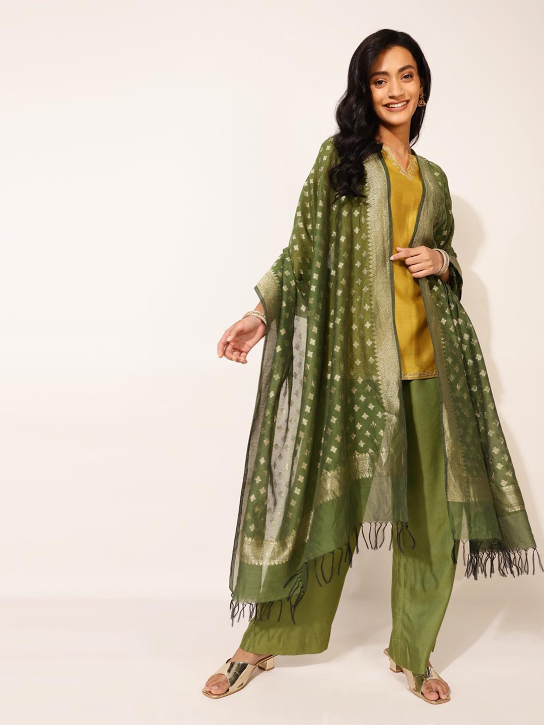 

Fabindia Green & Gold-Toned Ethnic Motifs Woven Design Cotton Silk Dupatta