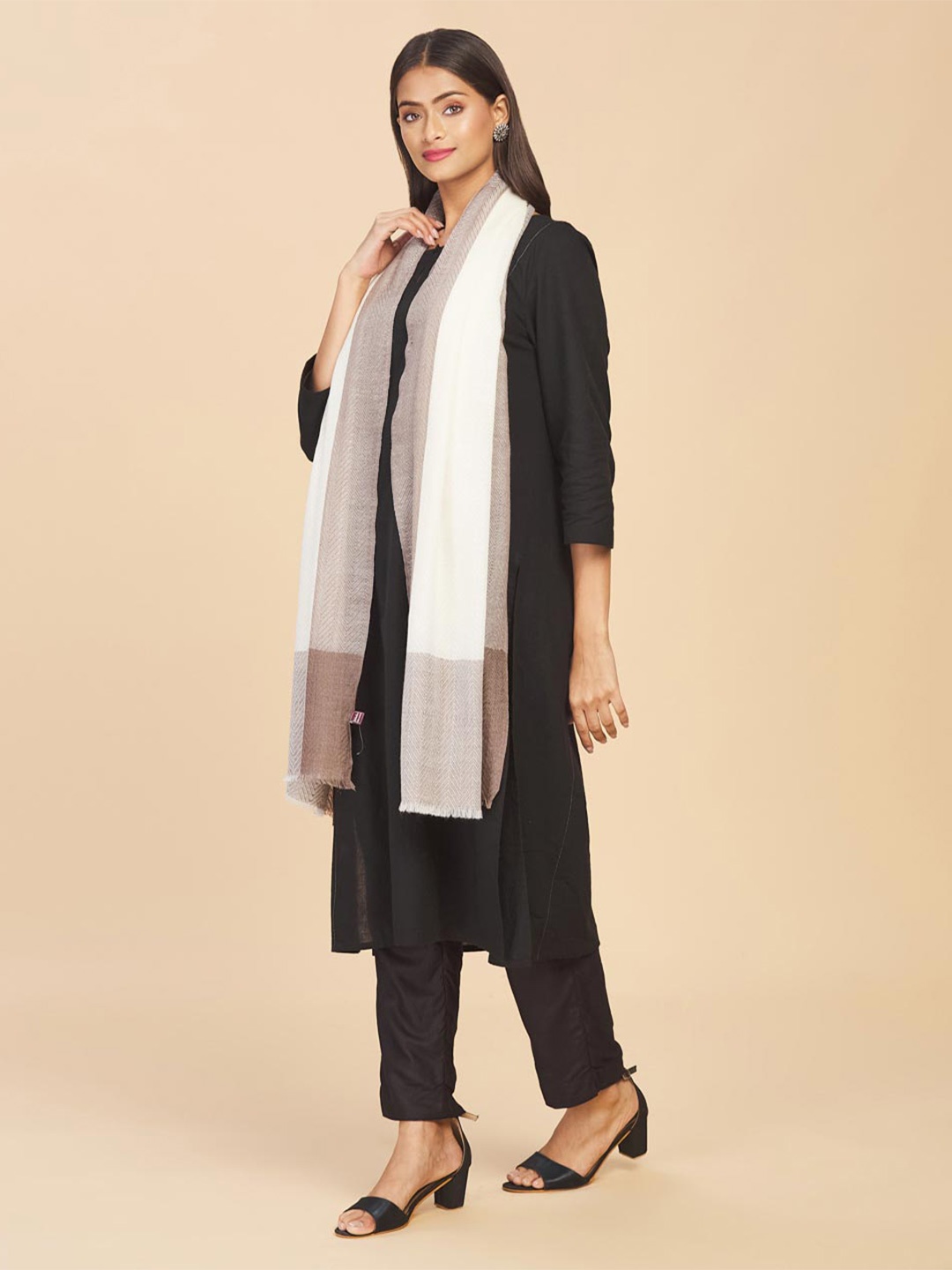 

Fabindia Women White & Gold-Toned Woven Design Stole