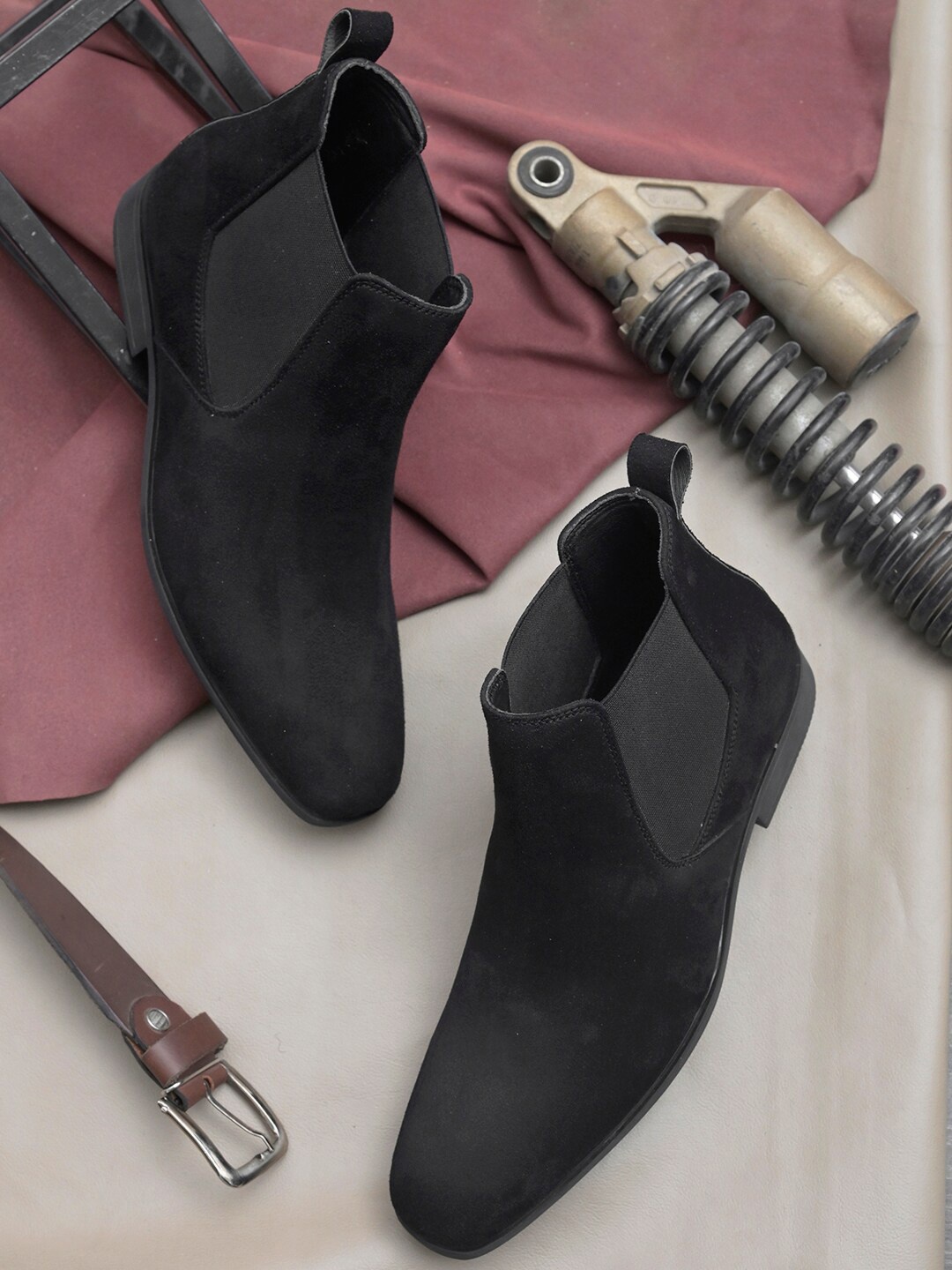 

Fentacia Men Black Solid Chelsea Boots