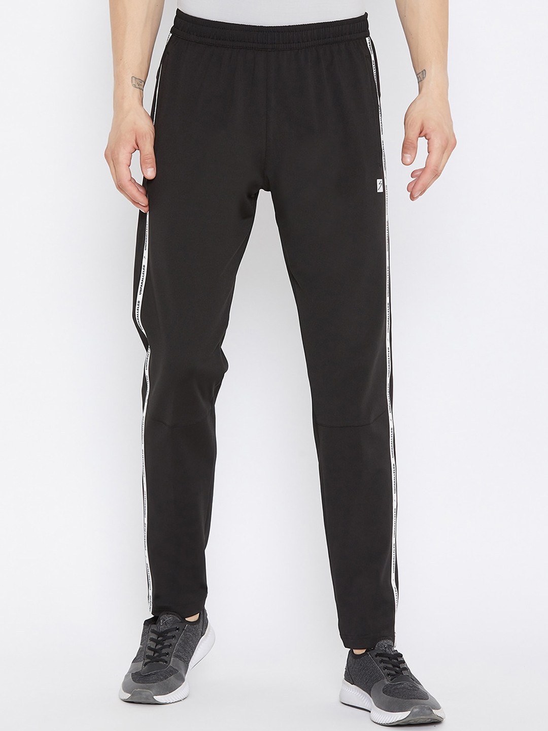 

UNPAR Men Black Solid Track Pants