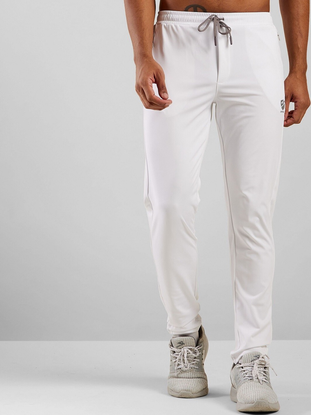 

UNPAR Men White Solid Regular Fit Track Pants