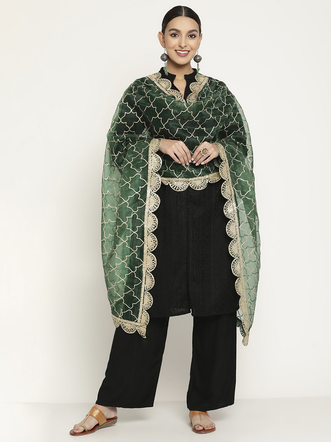 

Sugathari Women Green & Gold-Toned Ethnic Motifs Embroidered Organza Dupatta