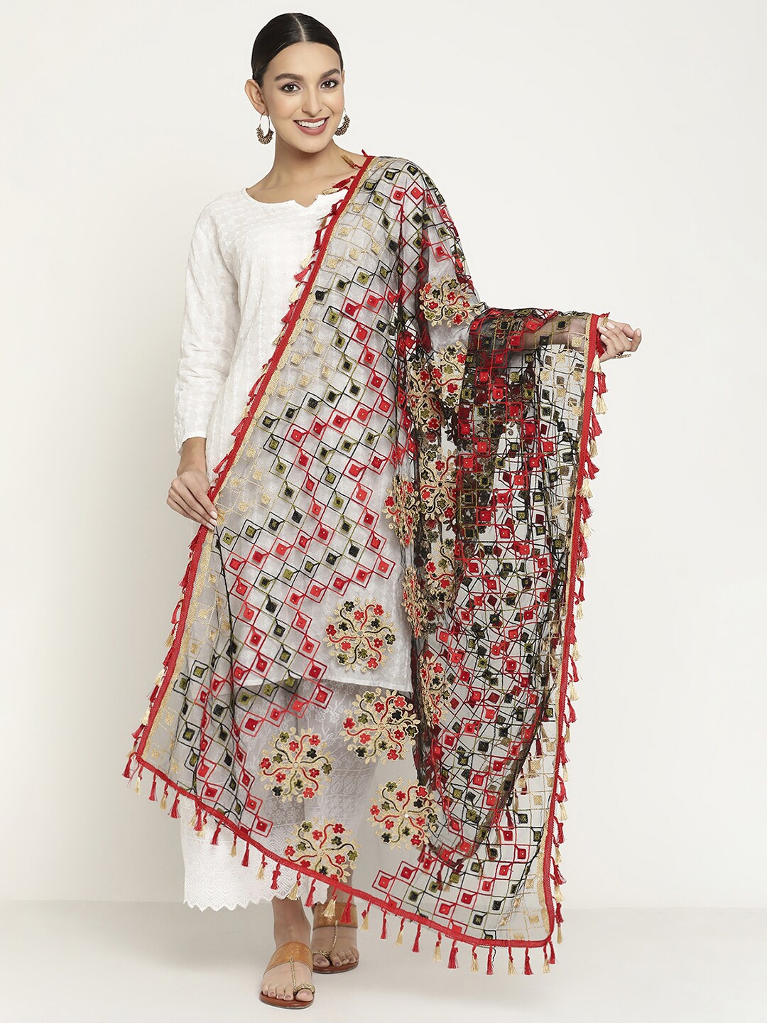 

Sugathari Women Black & Red Ethnic Motifs Embroidered Thread Work Dupatta