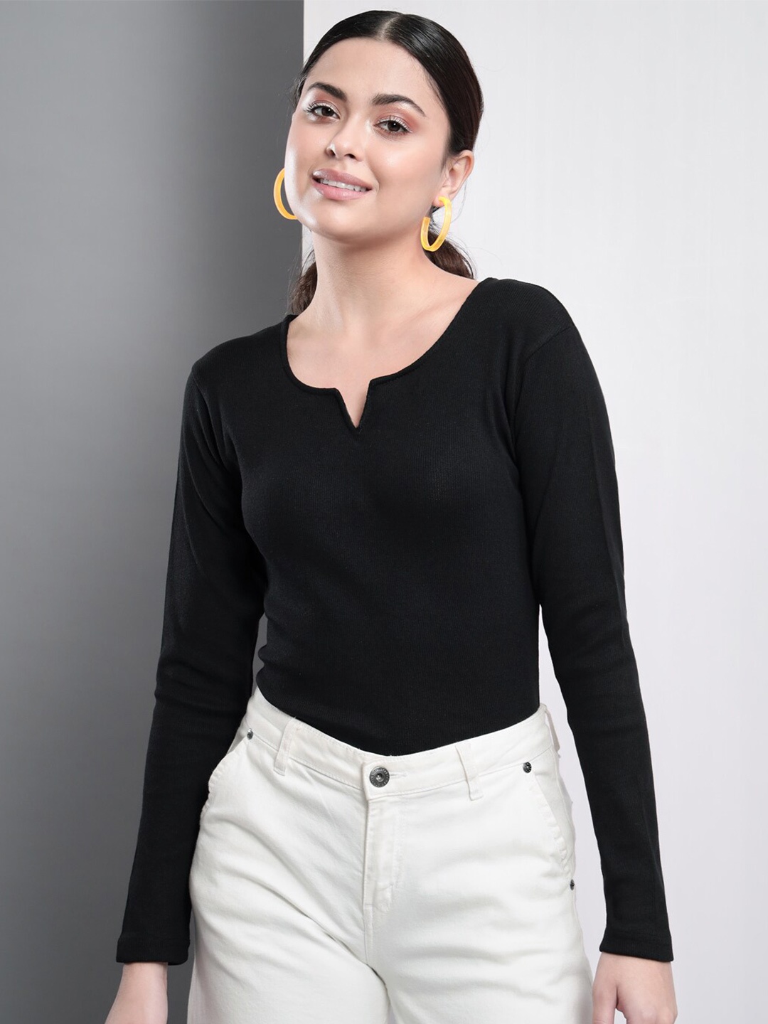 

Q-rious Women Black Solid Full Sleeve Top