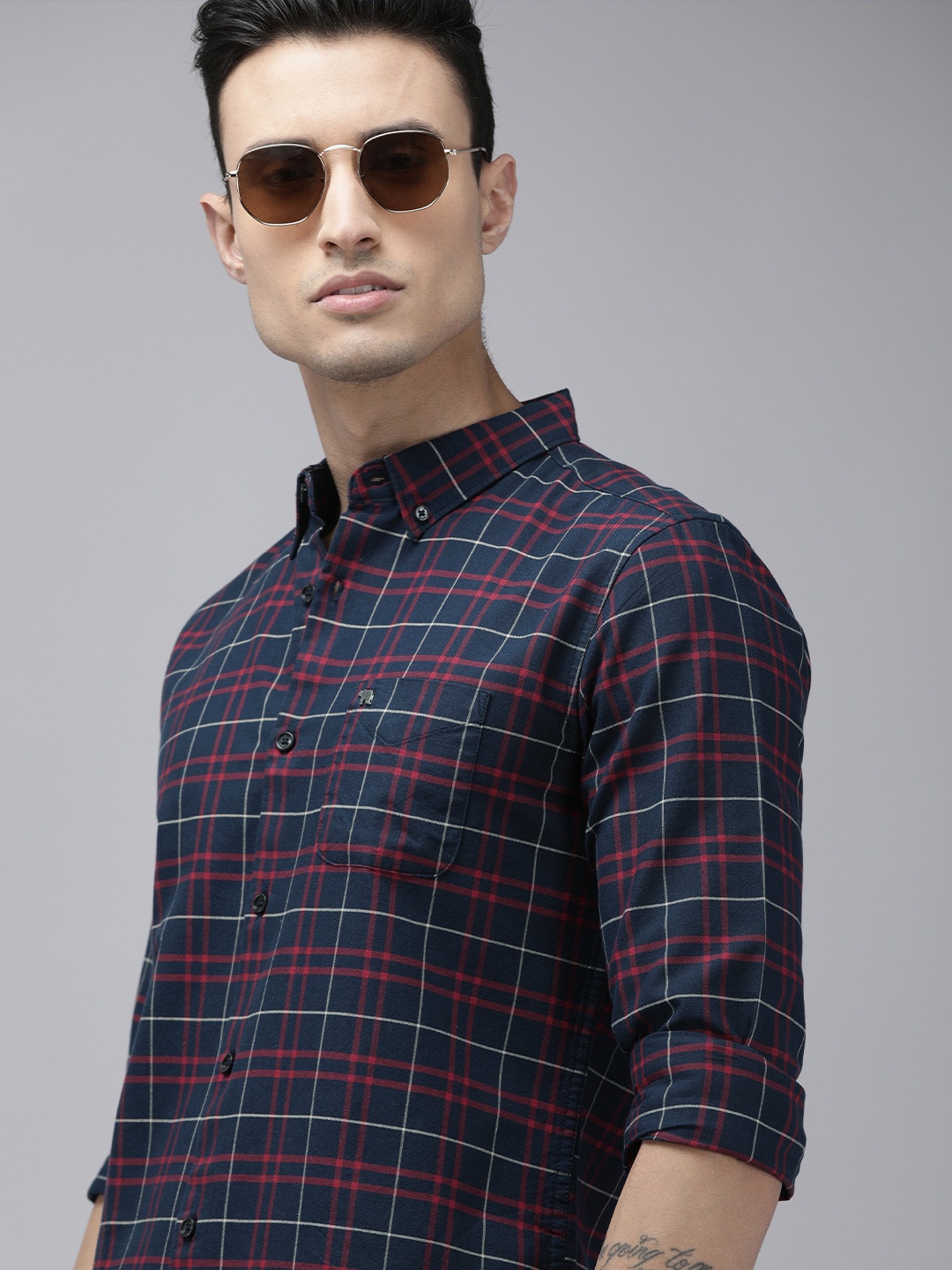 

THE BEAR HOUSE Men Navy Blue & Red Pure Cotton Slim Fit Tartan Cecked Casual Shirt