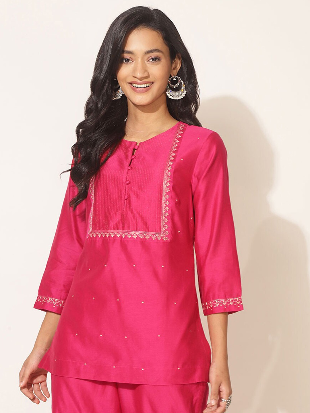

Fabindia Women Magenta Embroidered Flared Sleeves Kurta