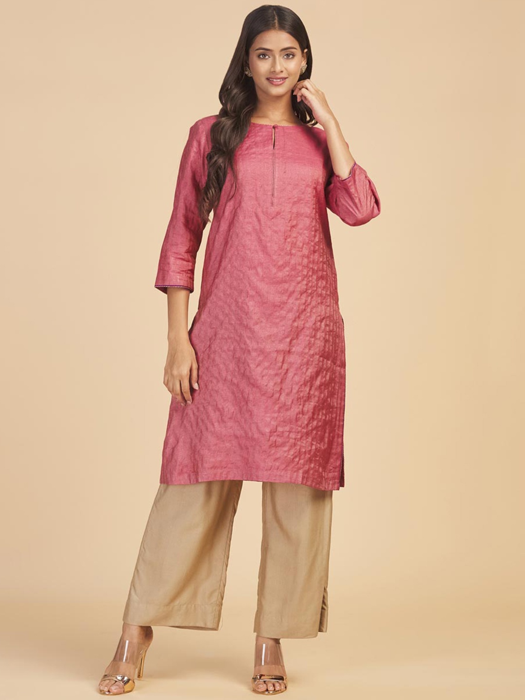 

Fabindia Keyhole Neck Zari Straight Curved Regular Kurta, Pink