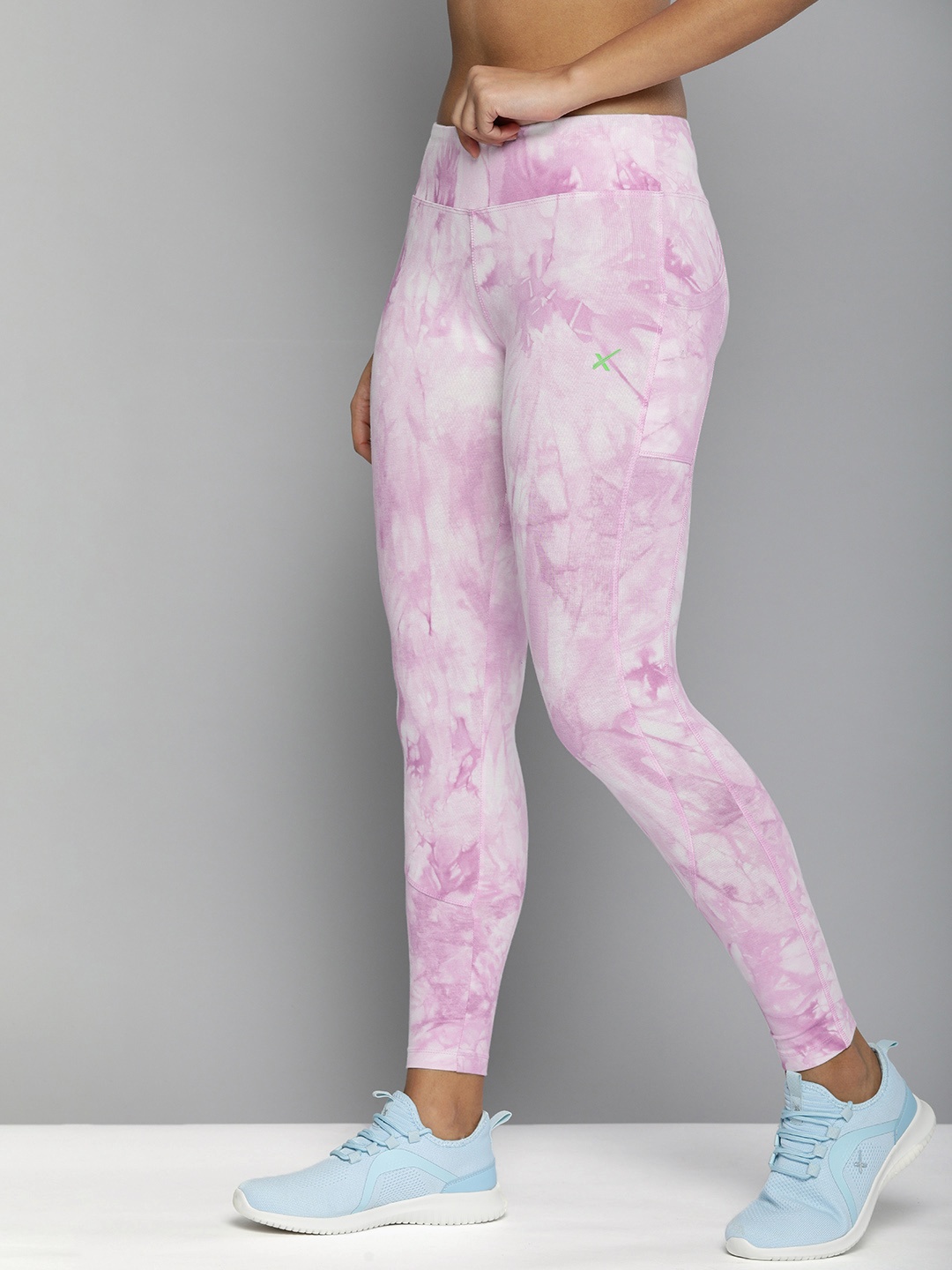 

HRX By Hrithik Roshan Women Pink Tie & Dye Print Training Tights