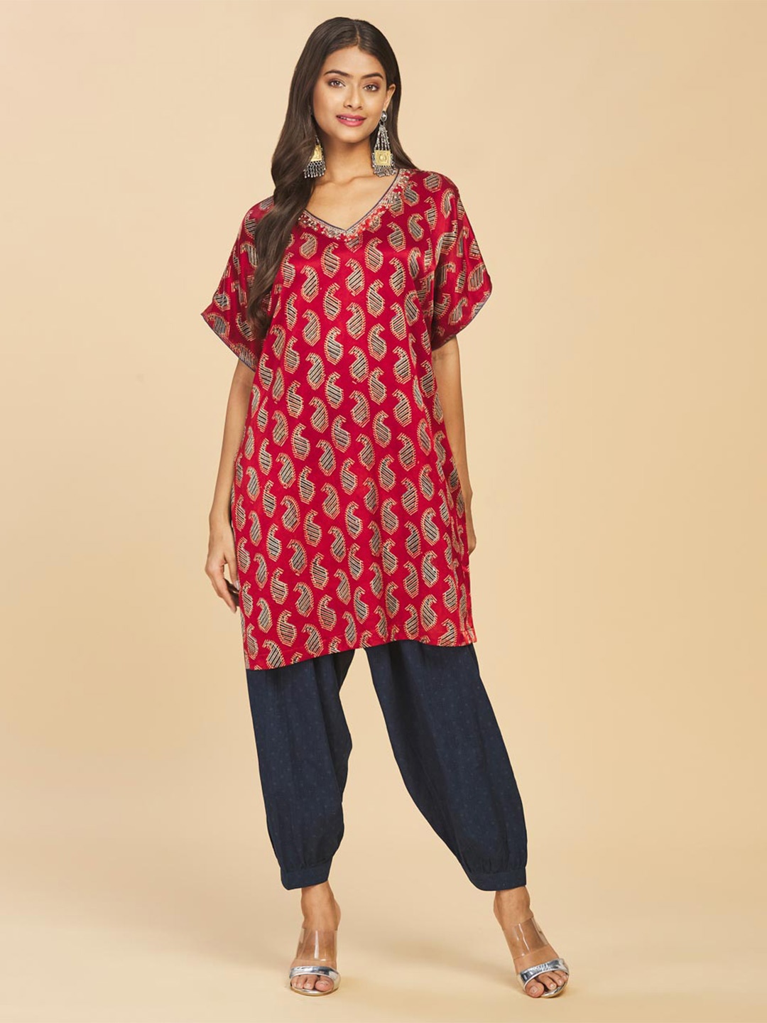 

Fabindia Women Red Paisley Printed Extended Sleeves Kurta