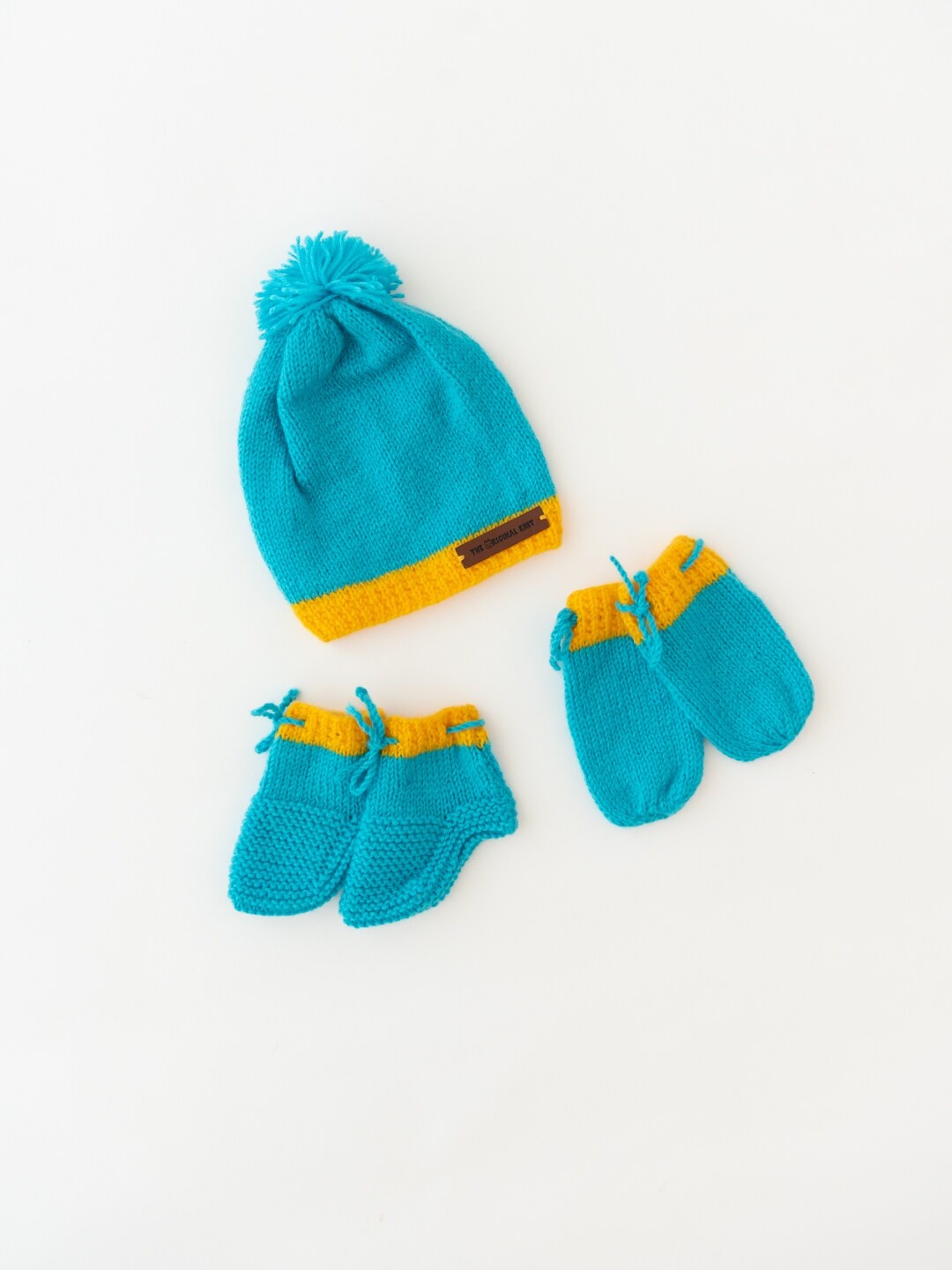 

The Original Knit Kids Blue & Yellow Colourblocked Acrylic Beanie Cap With Socks & Mittens