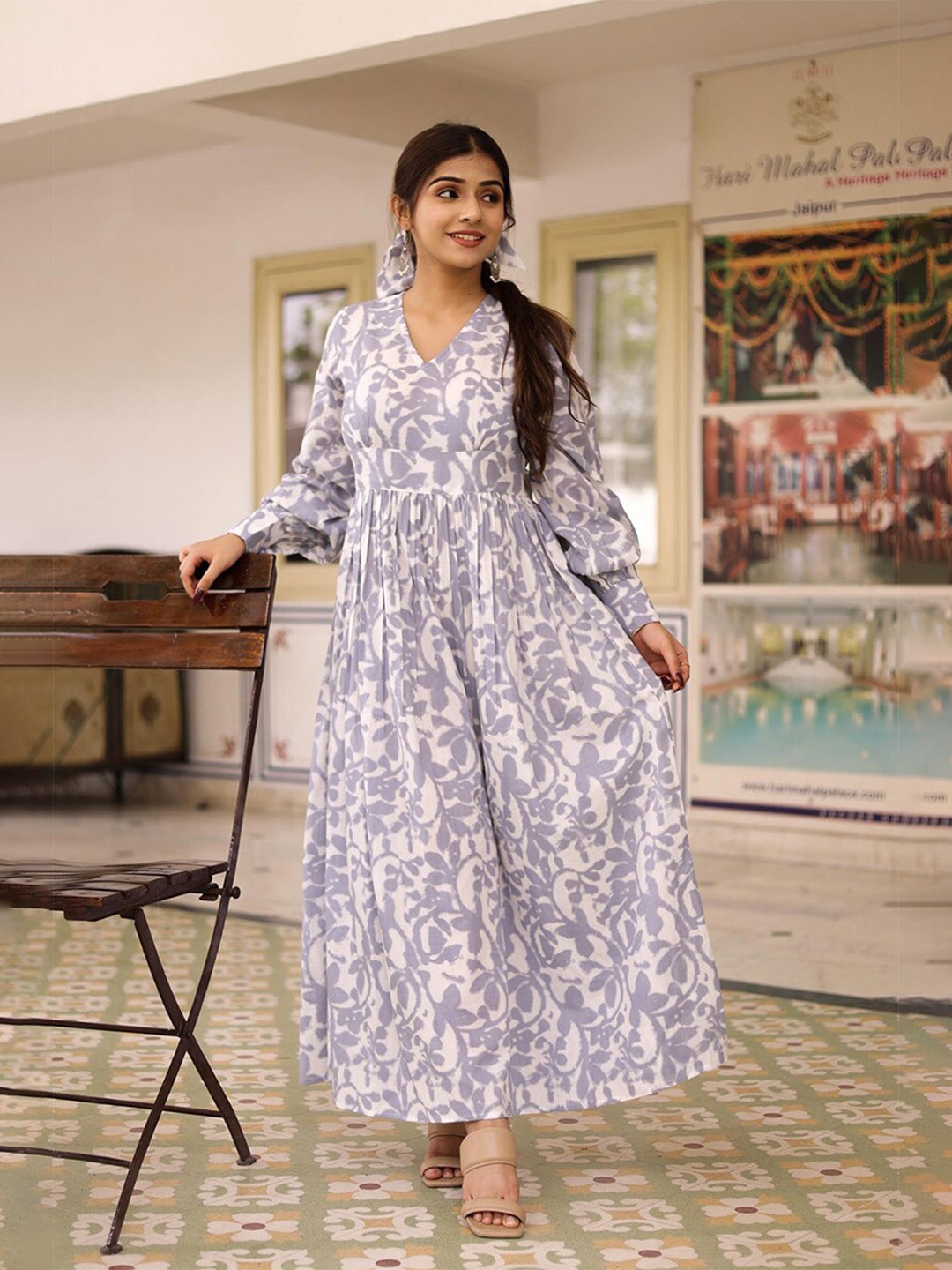 

Twilldor Grey Floral A-Line Cotton Maxi Dress
