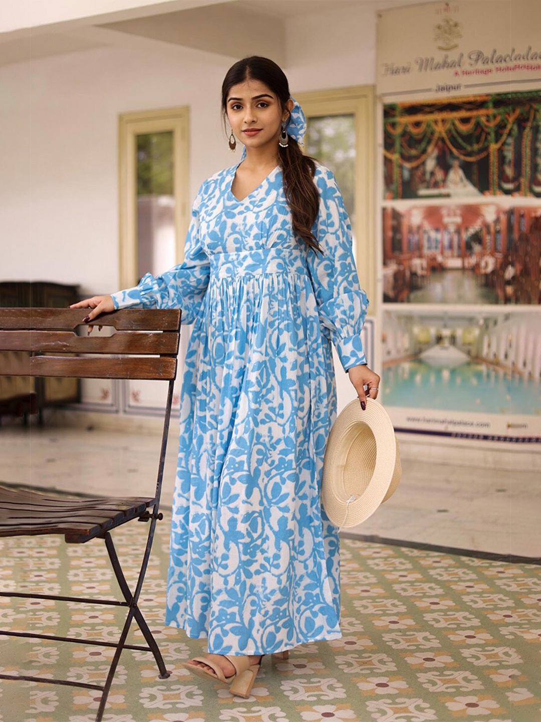 

Twilldor Women Blue & White Floral Formal Cotton Maxi Dress