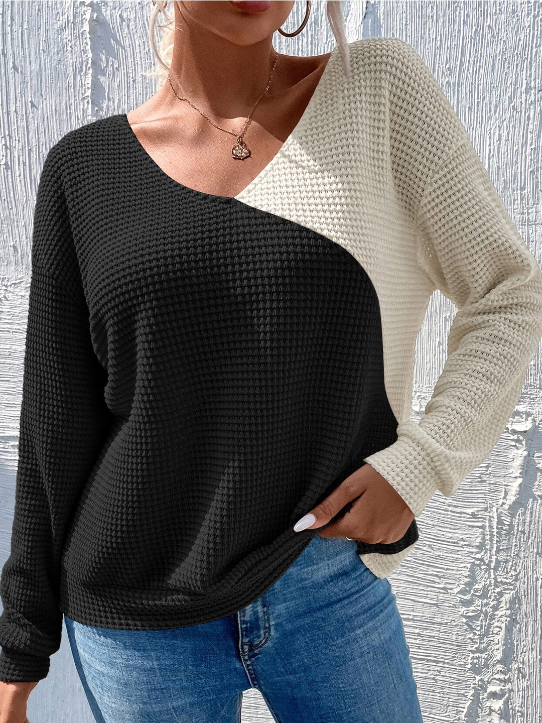 

BoStreet Women Black & Off White Colourblocked Colourblocked Pullover