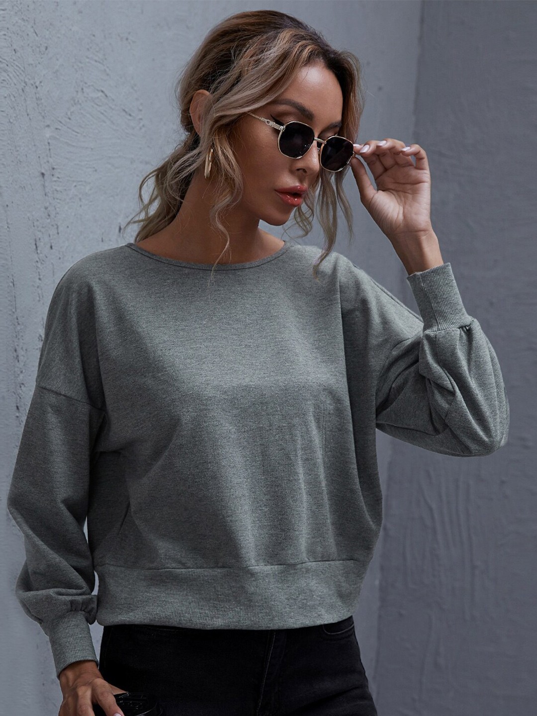 

BoStreet Women Grey Solid Round Neck Pullover Sweater