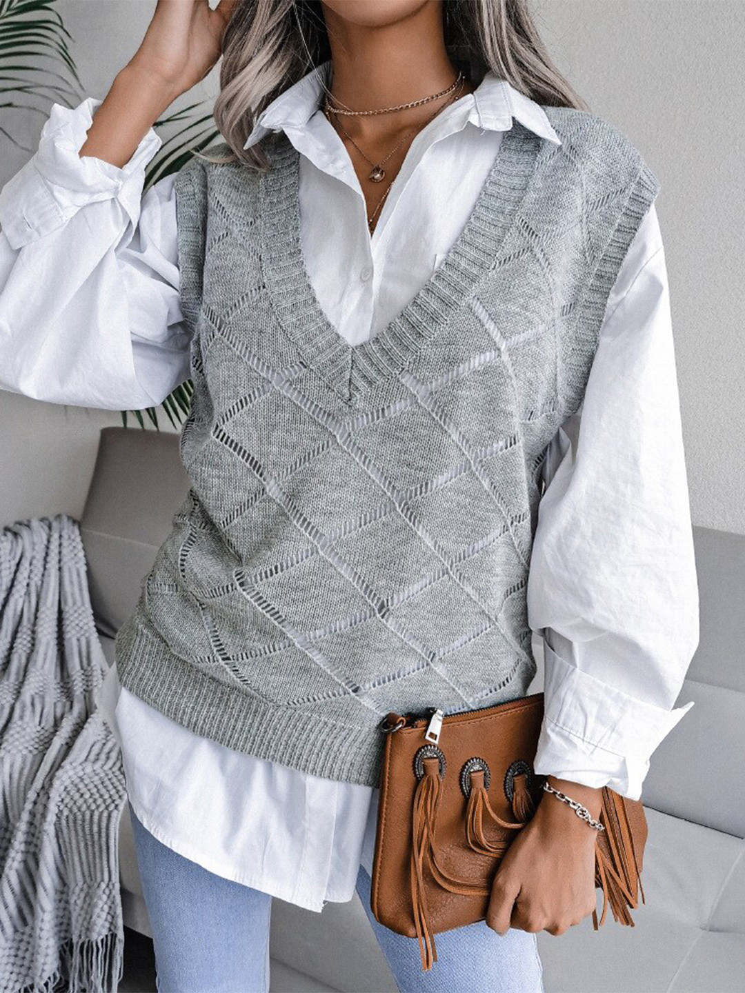 

BoStreet Women Grey Checked Acrylic Sweater Vest