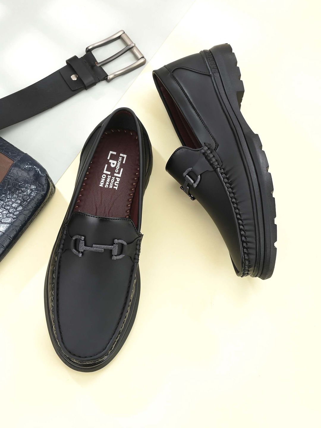 

Hundo P Men Black Solid Loafers