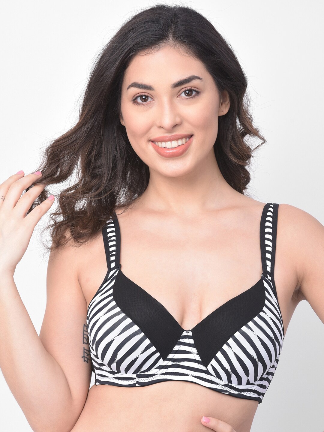 

Clovia Black & White Printed Lightly Padded Underwired T-Shirt Bra