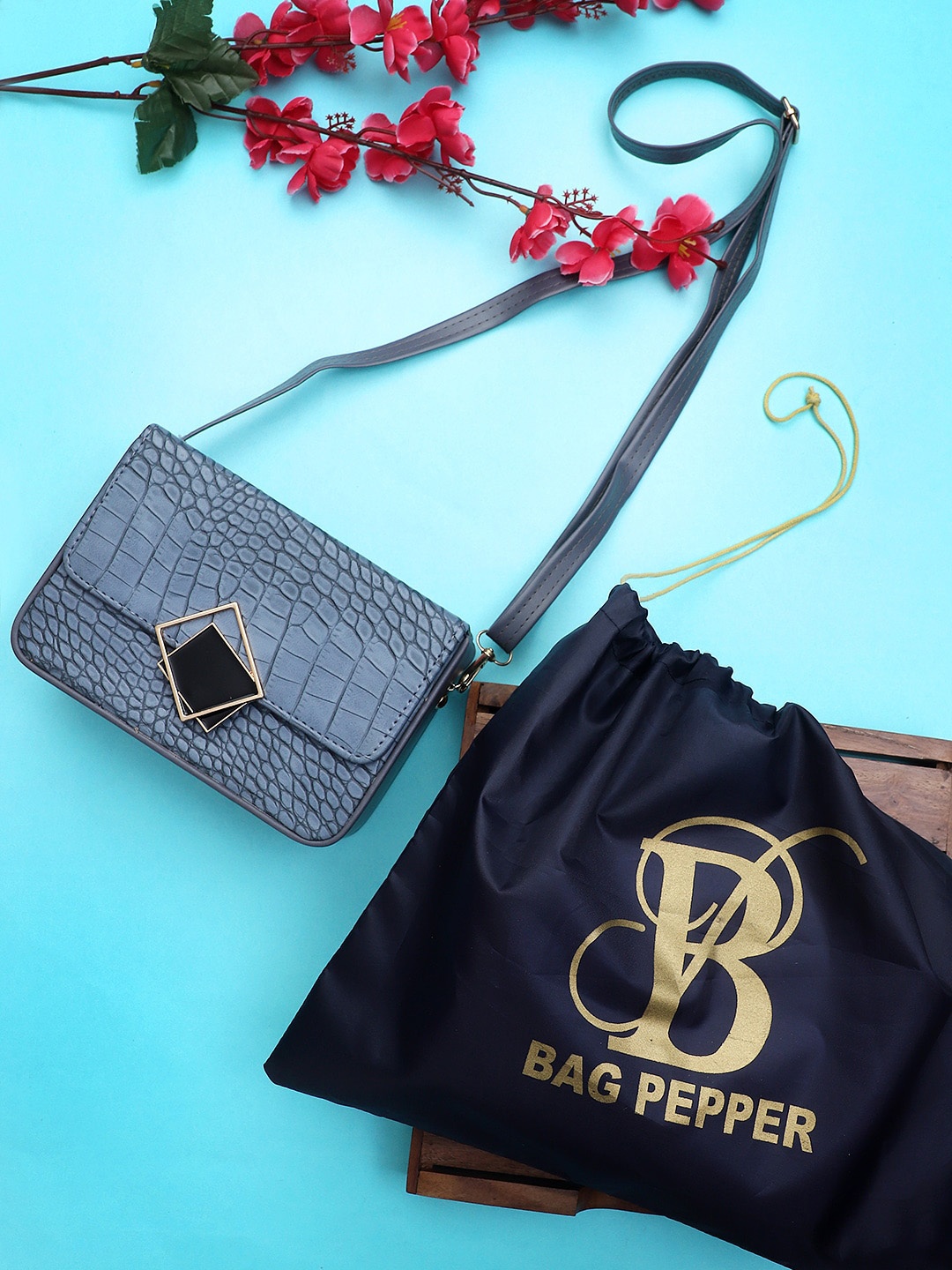 

Bag Pepper Women Blue Textured Structured Handheld Bag