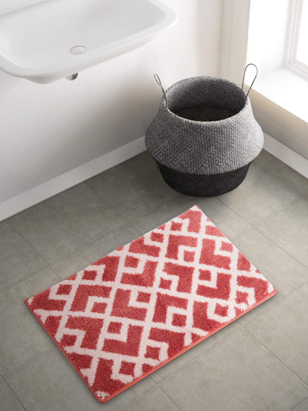 

Living scapes by Pantaloons Red & White Geometric 1850 GSM Bath Rug