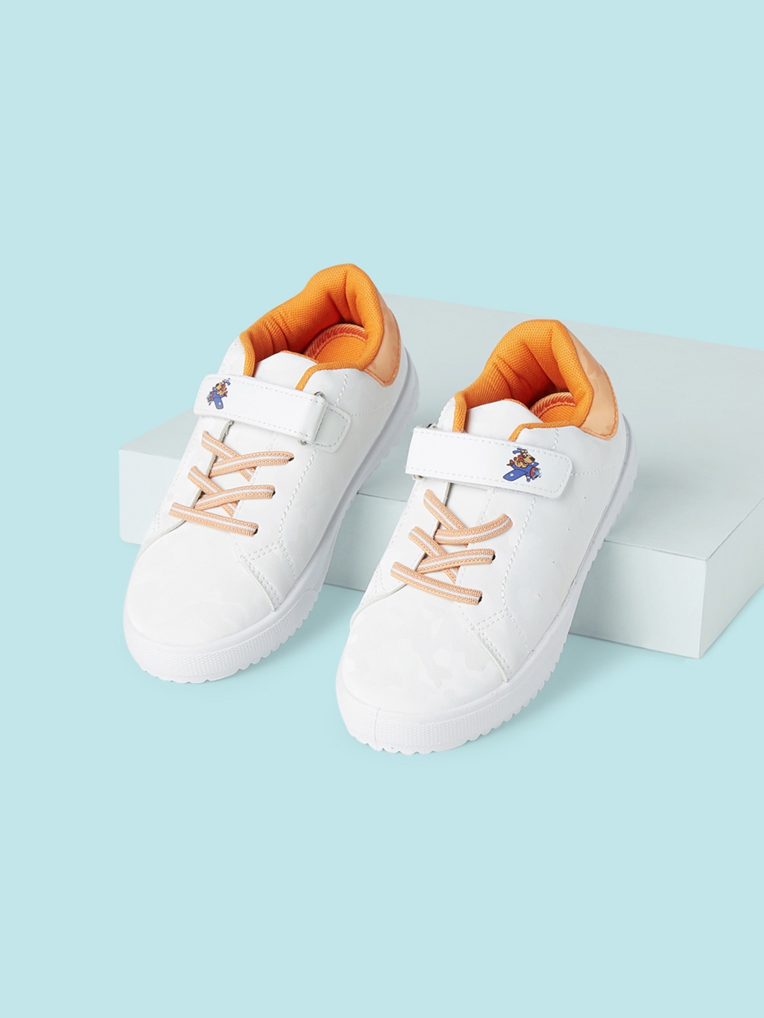 

Pantaloons Junior Boys White PU Sneakers