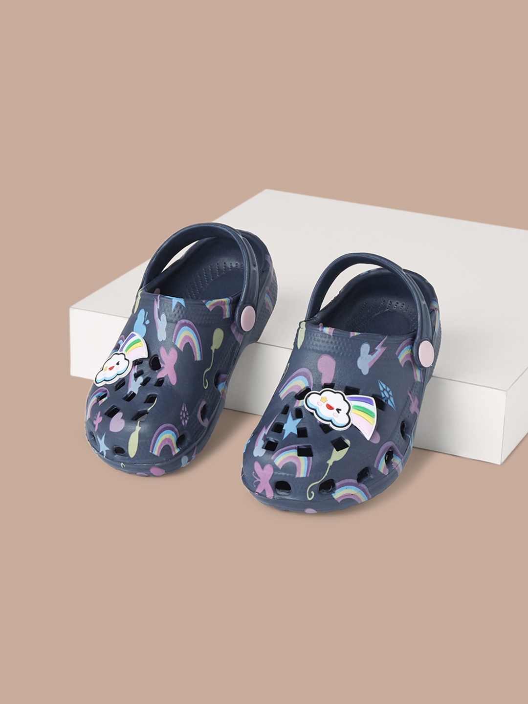 

Pantaloons Junior Girls Navy Blue Printed Clogs