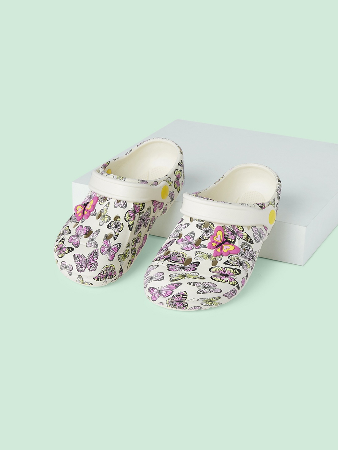 

Pantaloons Junior Girls Off White Printed Clogs