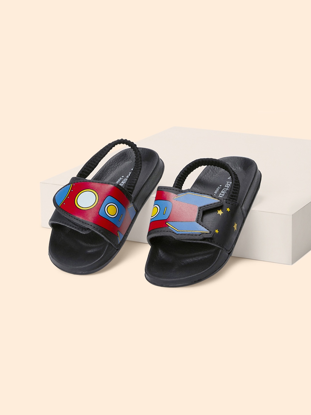 

Pantaloons Junior Boys Black Printed Sliders