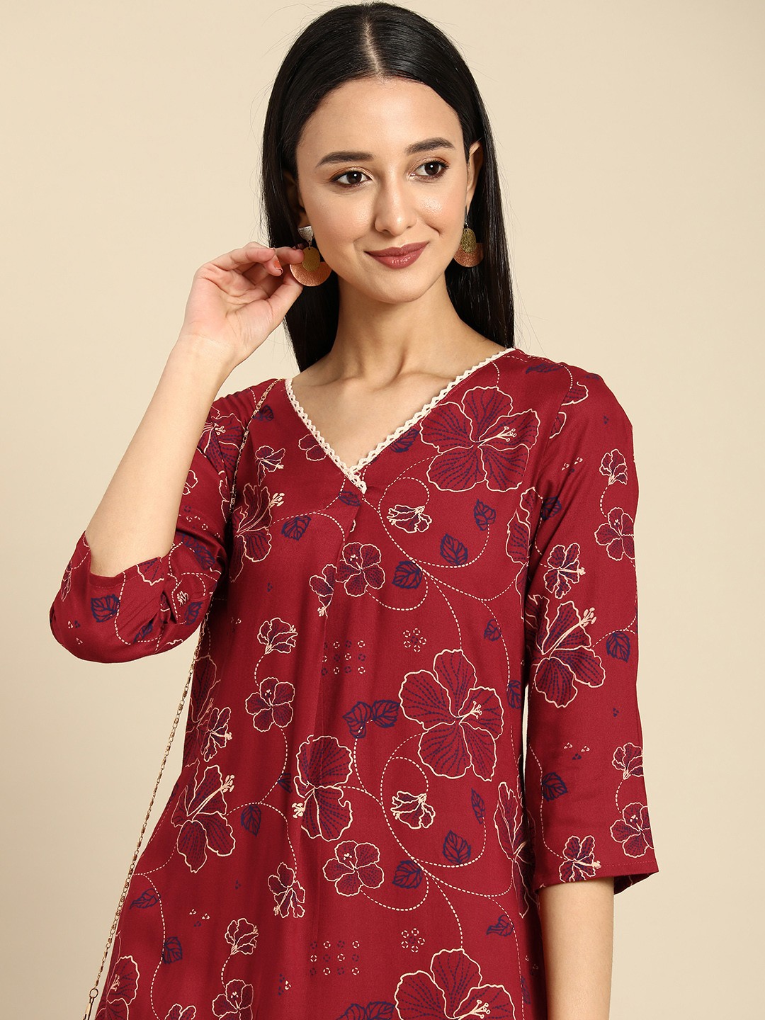 

Anouk Ethnic Motifs Printed V-Neck Kurta, Maroon