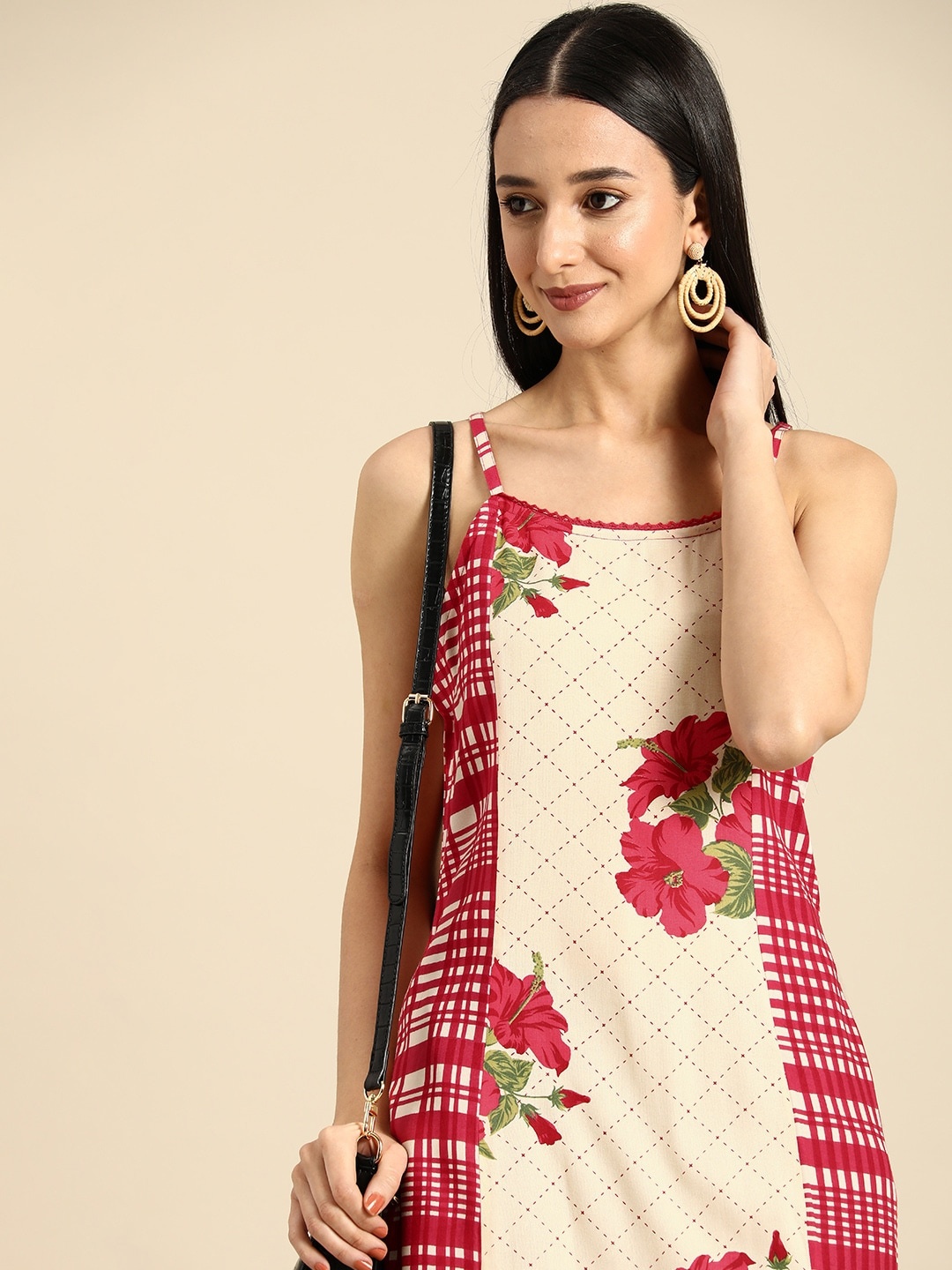 

Anouk Women Floral Printed Shoulder Straps Straight Kurta, Coral