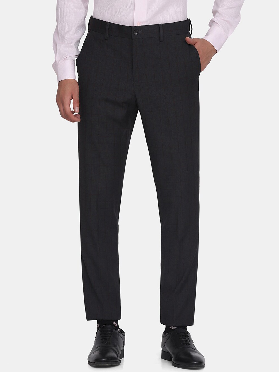 

Blackberrys Men Black Checked Comfort Straight Fit Low-Rise Trousers