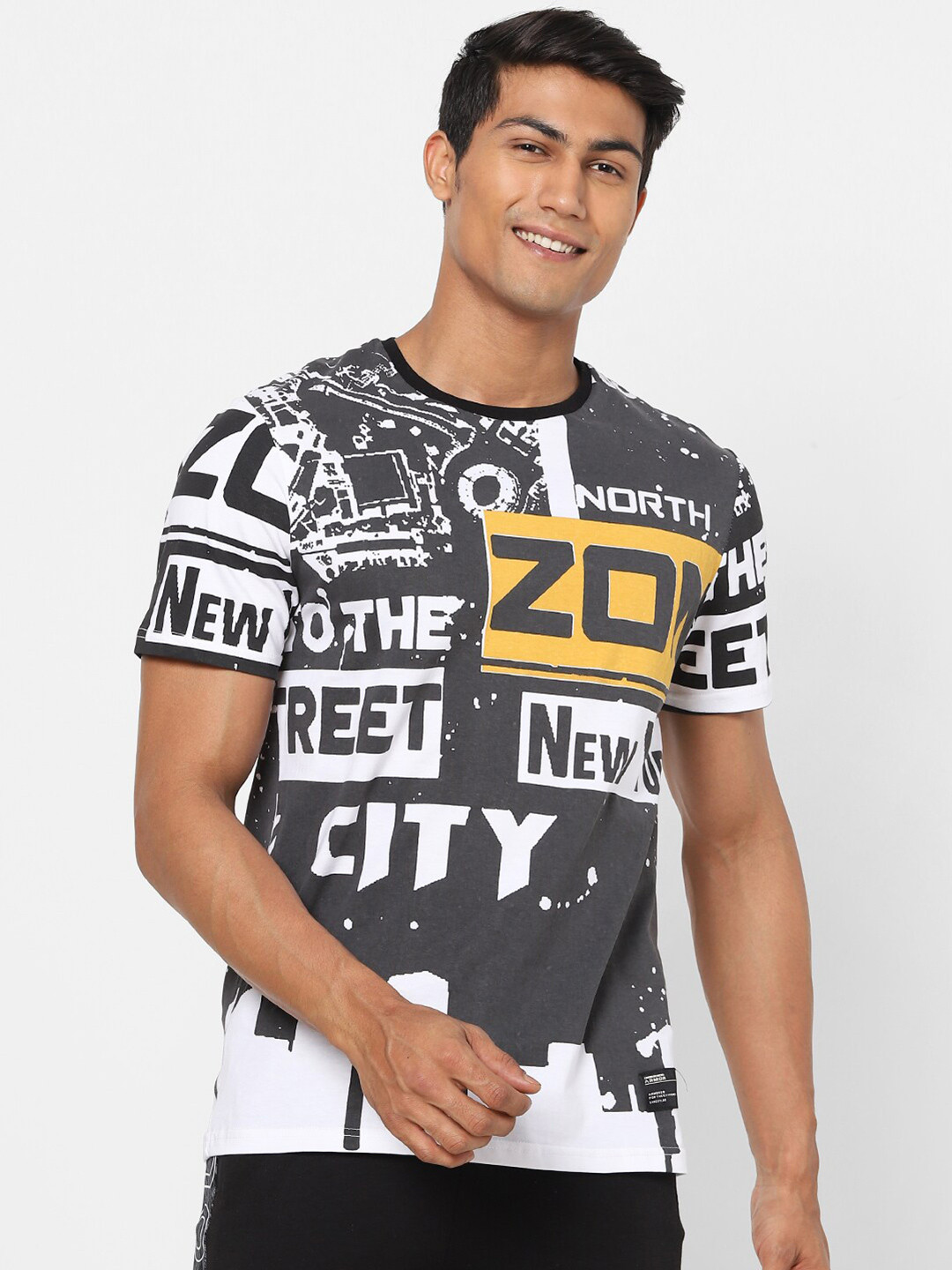 

Street Armor by Pantaloons Men Black & White Typography Printed Cotton T-shirt