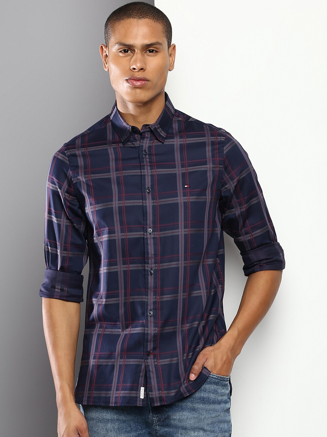 

Tommy Hilfiger Men Navy Blue Slim Fit Checked Cotton Casual Shirt