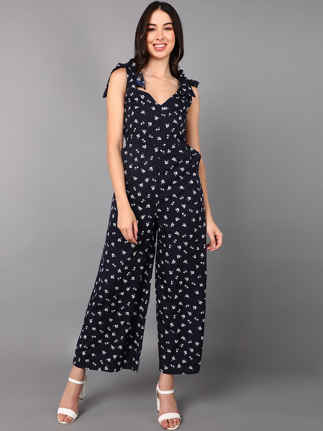 

Fashfun Blue & White Printed Basic Jumpsuit