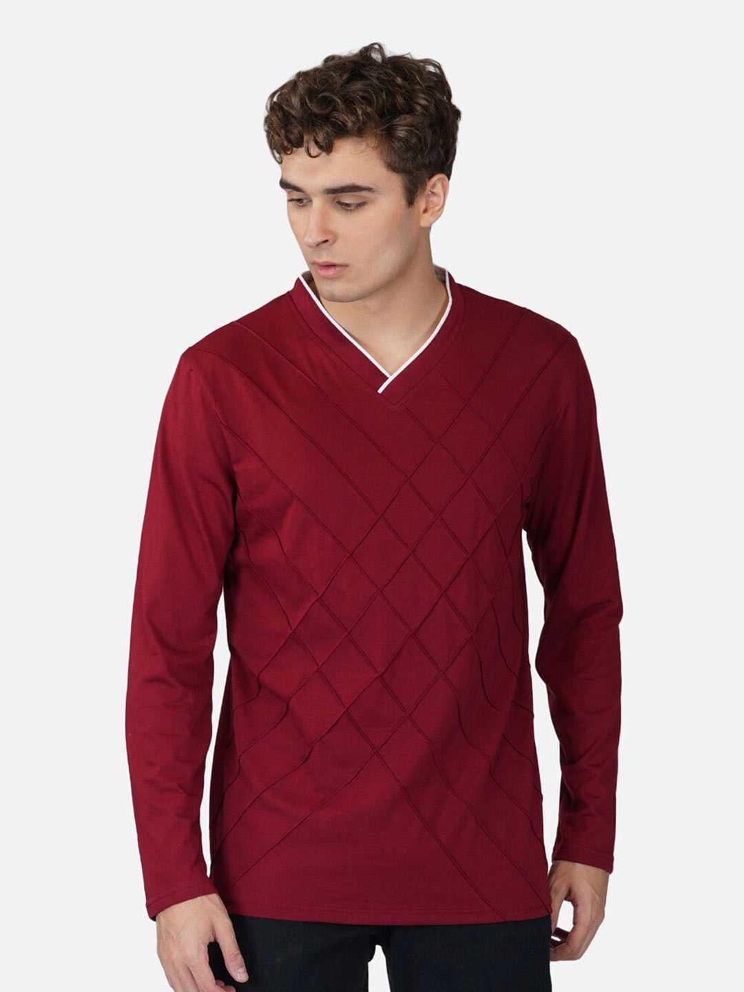 

CLAFOUTIS Men Maroon Solid V-Neck Cotton T-shirt