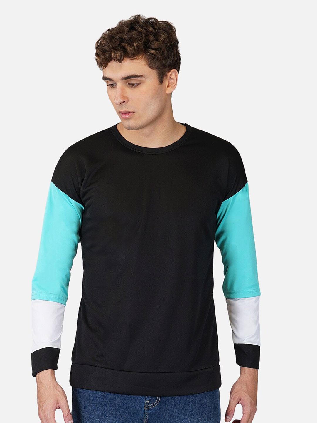 

CLAFOUTIS Men Black & Blue Colourblocked T-shirt