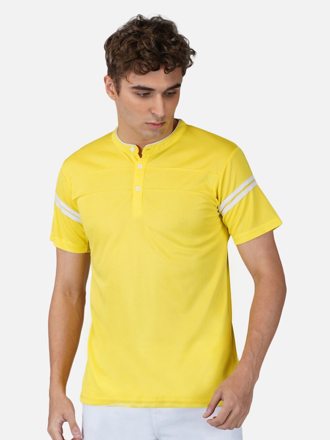 

CLAFOUTIS Men Yellow Solid Mandarin Collar T-shirt